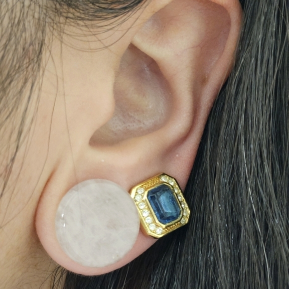 Dior Blue Stone and Cubic Zirconia Single Vintage Clip On Earring In Gold - Picture 7 of 7